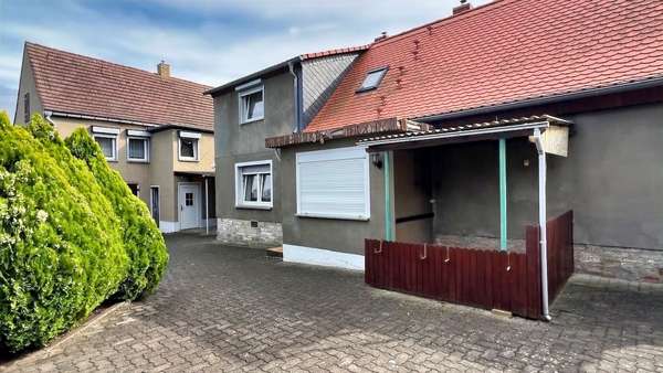 Wohnhaus und Nebengebäude Wohnhaus und Nebengebäude - Einfamilienhaus in 06688 Weißenfels mit 105m² kaufen