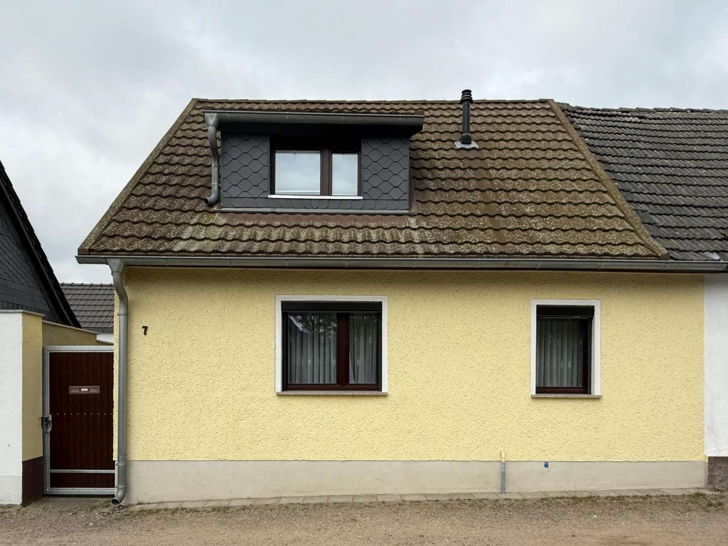 Straßenansicht - Doppelhaushälfte in 06849 Dessau-Roßlau mit 80m² kaufen