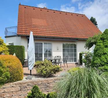 Blick auf die Terrasse - Einfamilienhaus in 06842 Dessau-Roßlau mit 125m² kaufen