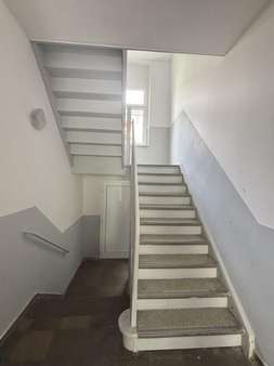 Hausflur - Mehrfamilienhaus in 06842 Dessau-Roßlau mit 434m² als Kapitalanlage kaufen
