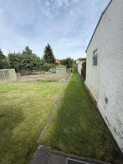 Weg zum Grundstück - Doppelhaushälfte in 06846 Dessau-Roßlau mit 111m² kaufen