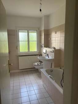 Wohnung 2 EG Bad Wohnung 2 EG Bad - Wohnung in 06862 Dessau-Roßlau mit 224m² als Kapitalanlage kaufen