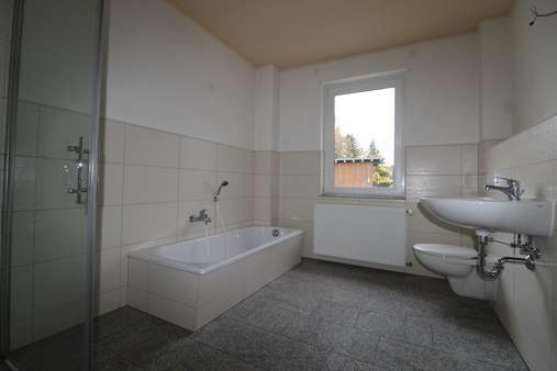 Tageslichtbad mit Wanne... - Zweifamilienhaus in 06846 Dessau-Roßlau mit 190m² kaufen