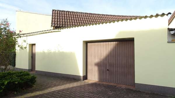 Foto-Garage - Einfamilienhaus in 06808 Bitterfeld-Wolfen mit 110m² kaufen