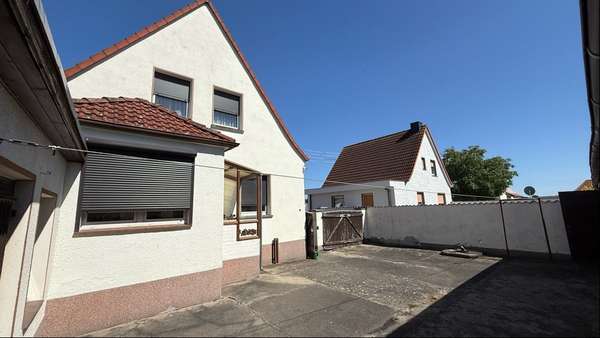Foto-Rückansicht - Einfamilienhaus in 06780 Zörbig mit 85m² kaufen
