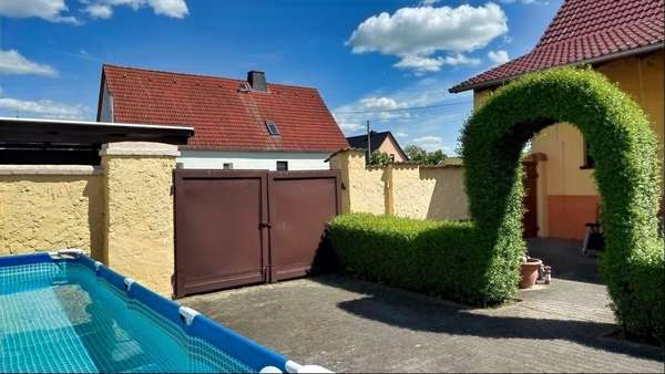 Foto-Zufahrt - Einfamilienhaus in 06369 Großbadegast mit 110m² kaufen