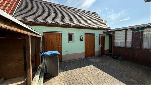 Foto-Innenhof mit Nebengelass - Doppelhaushälfte in 06369 Glauzig mit 80m² kaufen
