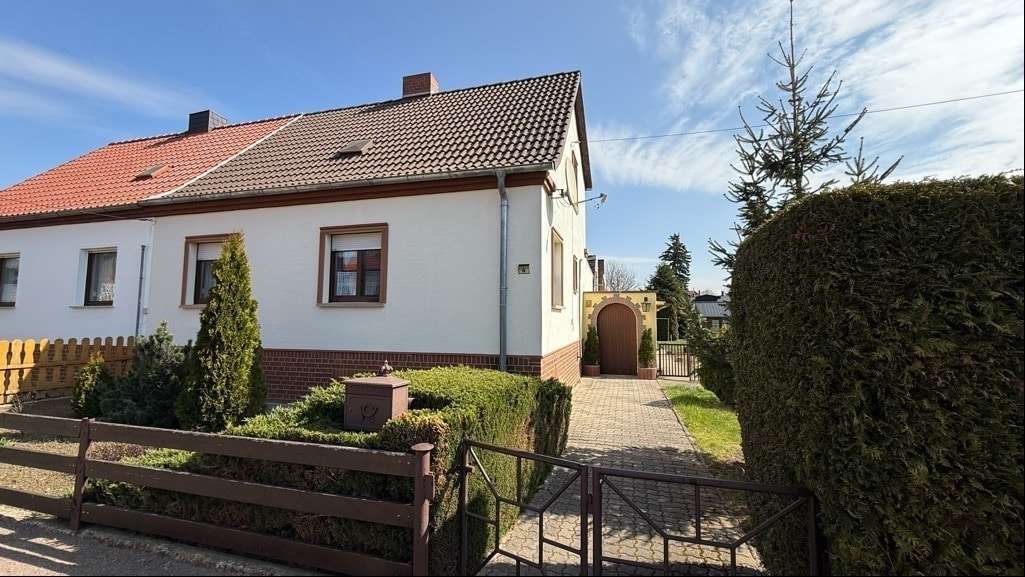 Foto-Vorderansicht - Doppelhaushälfte in 06369 Glauzig mit 80m² kaufen
