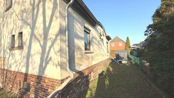 Foto-Seitenansicht - Einfamilienhaus in 39261 Zerbst mit 110m² kaufen