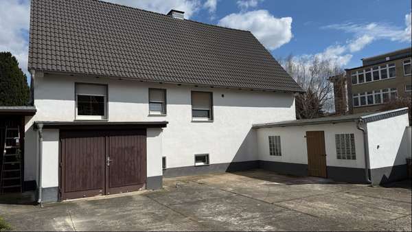 Foto-Hofansicht - Einfamilienhaus in 06369 Görzig mit 130m² kaufen