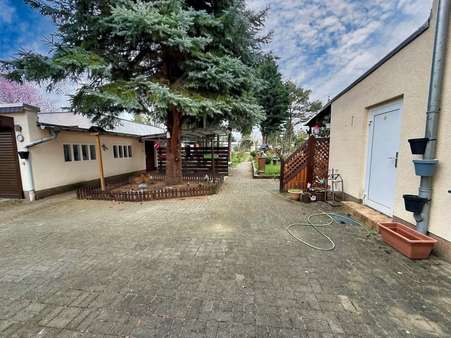 Hof - Zweifamilienhaus in 06779 Raguhn-Jeßnitz, Raguhn mit 120m² kaufen