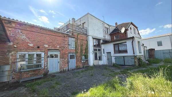 Foto-Rückansicht Foto-Rückansicht - Doppelhaushälfte in 06385 Aken mit 120m² kaufen