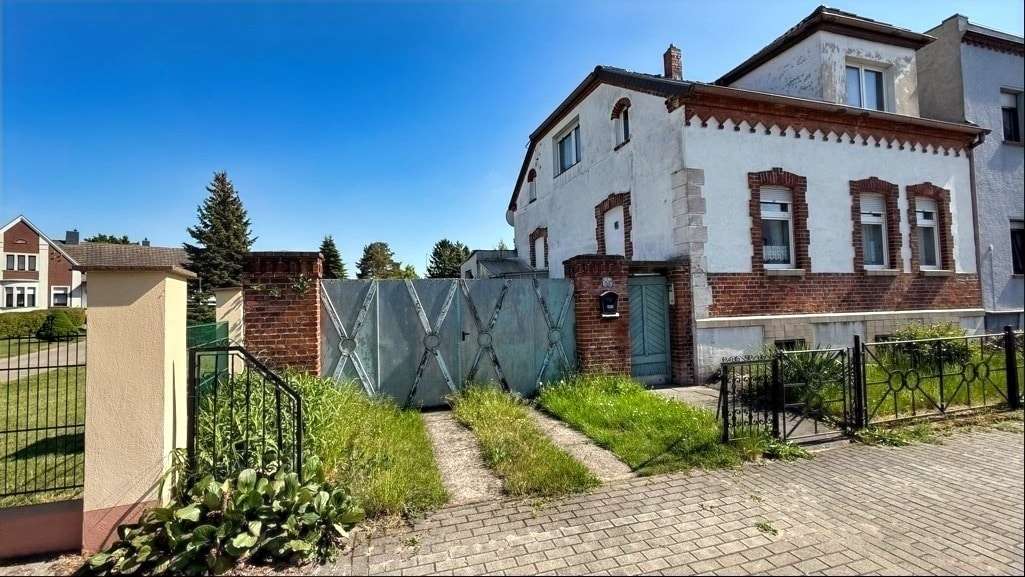 Foto-Vorderansicht Foto-Vorderansicht - Doppelhaushälfte in 06385 Aken mit 120m² kaufen