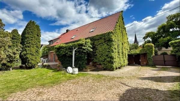 Foto-Seitenansicht Foto-Seitenansicht - Einfamilienhaus in 06388 Maasdorf mit 180m² kaufen