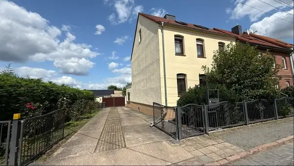 Familienheim auf großem Grundstück