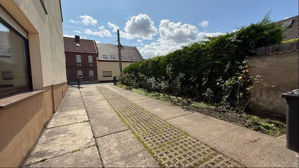 Foto-Zufahrt zum Grundstück Foto-Zufahrt zum Grundstück - Einfamilienhaus in 06366 Köthen mit 169m² kaufen