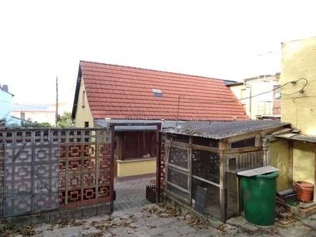 Foto-Rückansicht und Nebengelass - Einfamilienhaus in 06386 Osternienburger Land mit 85m² kaufen