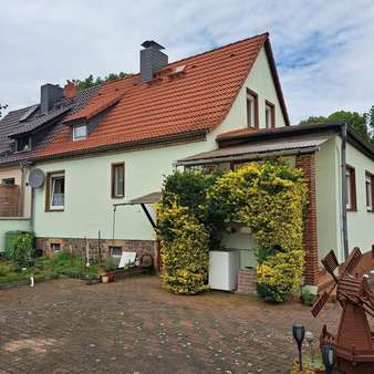 Hausansicht vom Hof - Doppelhaushälfte in 06188 Landsberg mit 85m² kaufen