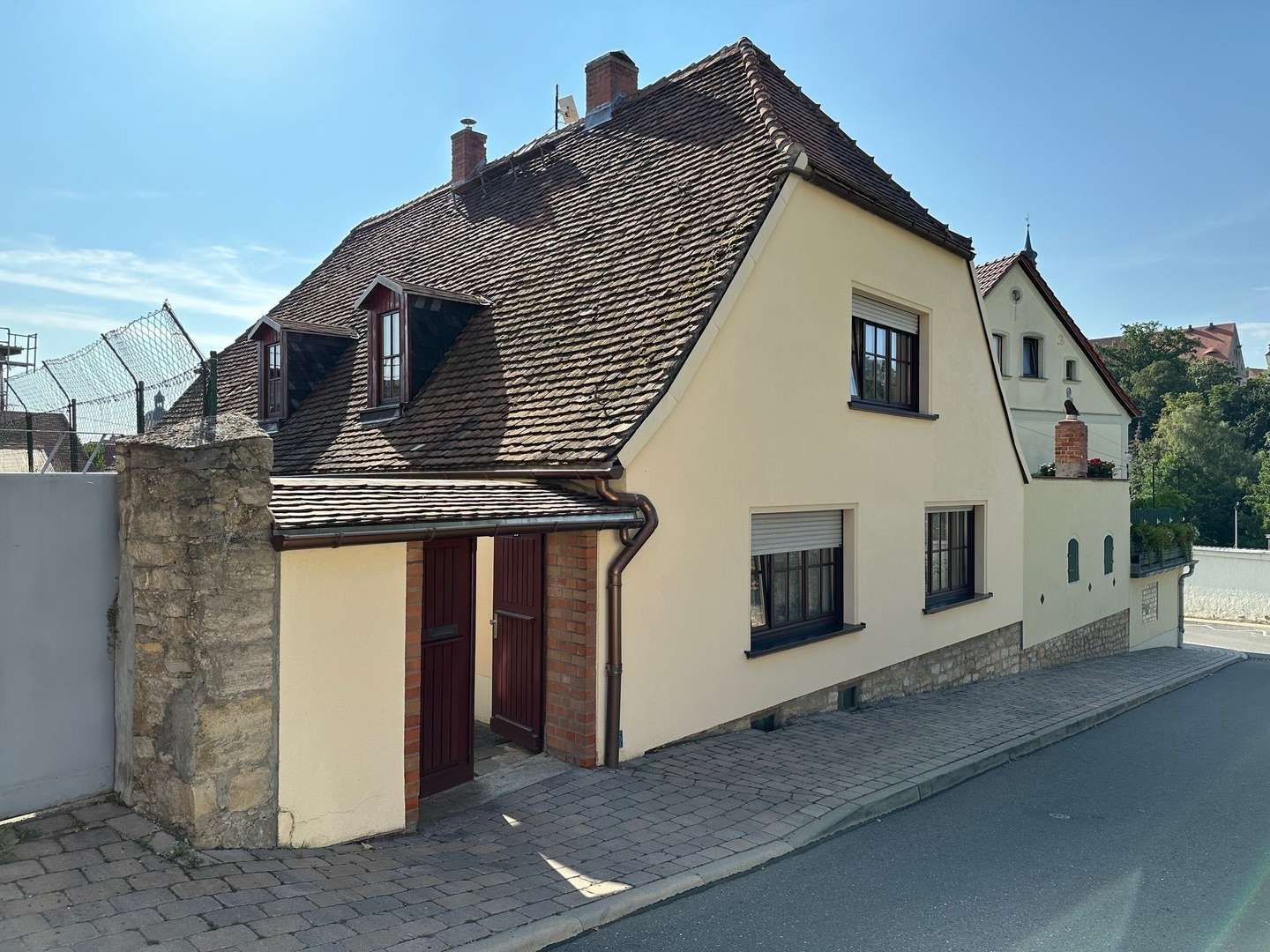 Wohnhaus - Straßenansicht - Einfamilienhaus in 06268 Querfurt mit 150m² kaufen