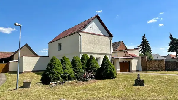 Haus und Hof mit großem Garten in naturnaher Umgebung