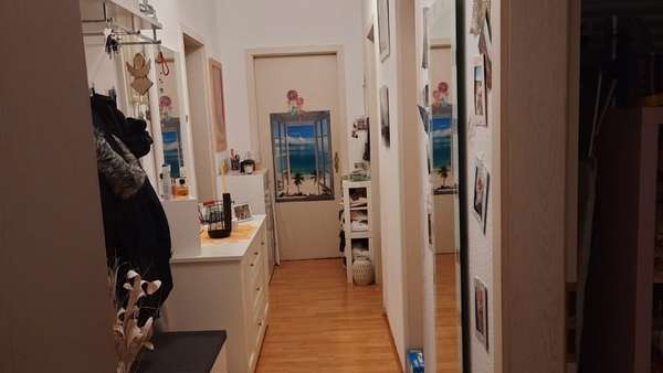 Flur - Etagenwohnung in 06110 Halle mit 91m² kaufen