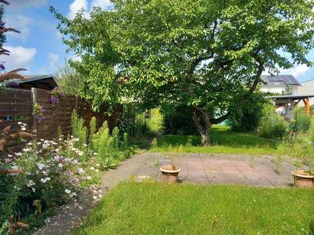 Terrasse im Garten - Reihenendhaus in 06118 Halle mit 112m² kaufen