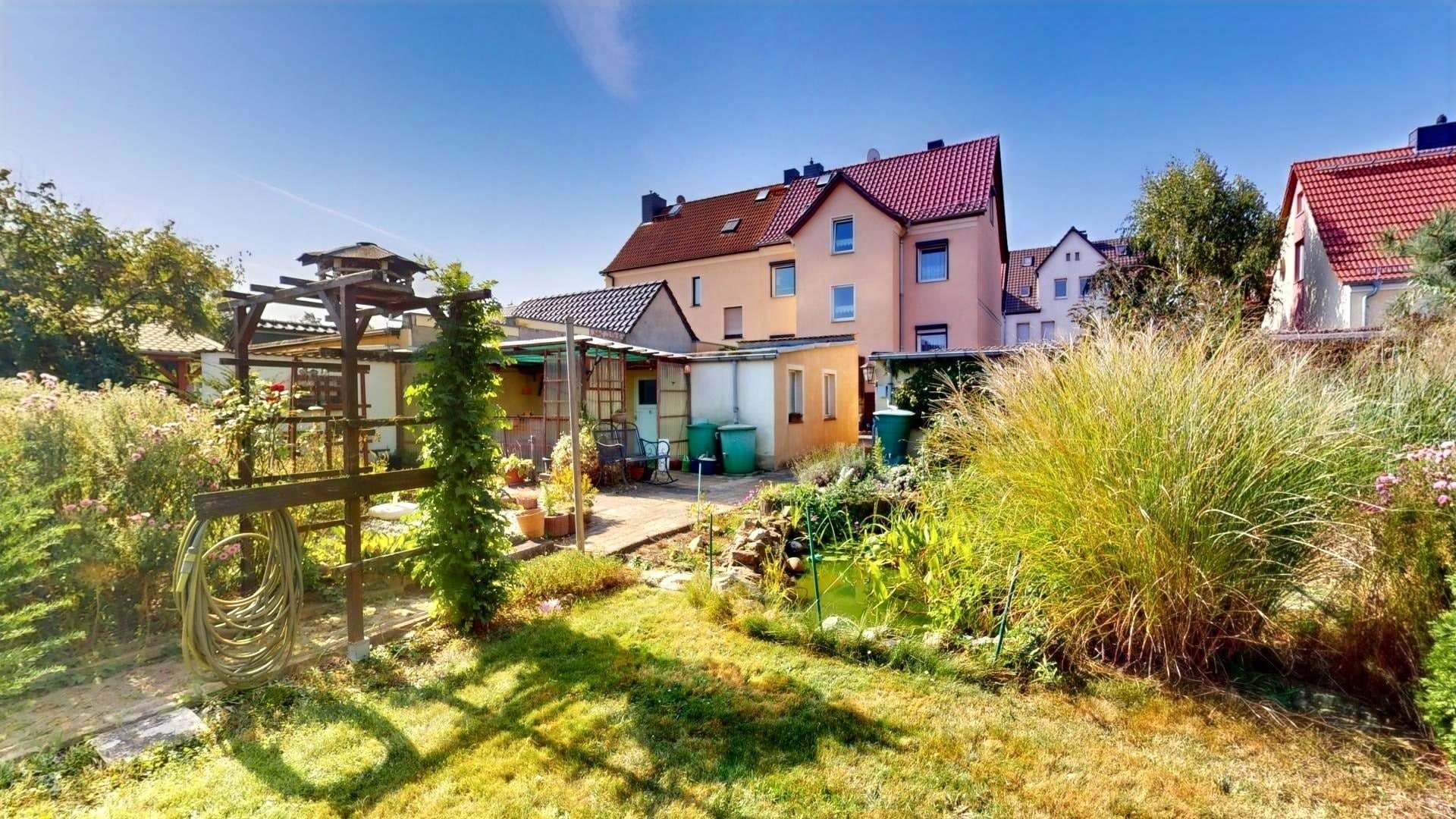 Blick auf das Haus - Doppelhaushälfte in 06120 Halle mit 154m² kaufen