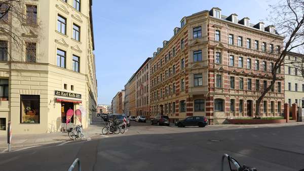 Straßenansicht - Dachgeschosswohnung in 06114 Halle mit 59m² kaufen