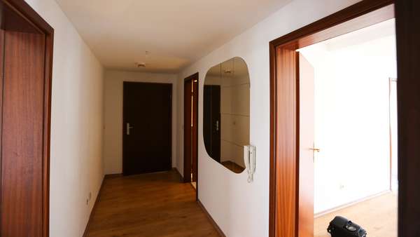 Flur - Dachgeschosswohnung in 06114 Halle mit 59m² kaufen