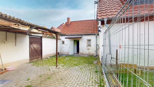 Hof - Doppelhaushälfte in 06242 Roßbach mit 83m² kaufen