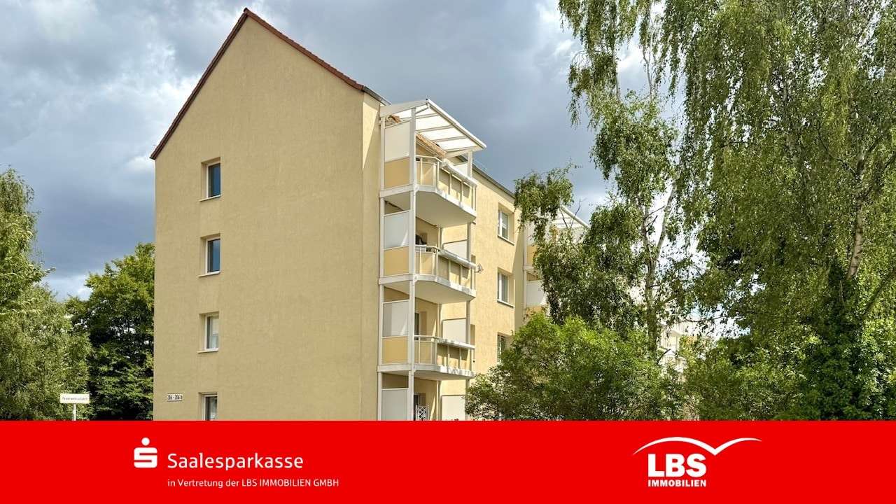 Außenansicht mit Balkonen Außenansicht mit Balkonen - Dachgeschosswohnung in 06118 Halle mit 62m² kaufen