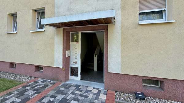 Hauseingangsbereich Hauseingangsbereich - Dachgeschosswohnung in 06118 Halle mit 62m² kaufen