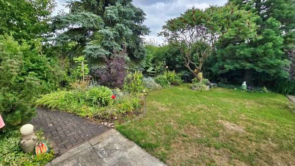 Gartenimpressionen Gartenimpressionen - Einfamilienhaus in 06198 Salzatal mit 125m² kaufen
