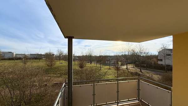 Blick vom Balkon Blick vom Balkon - Etagenwohnung in 06120 Halle mit 82m² kaufen