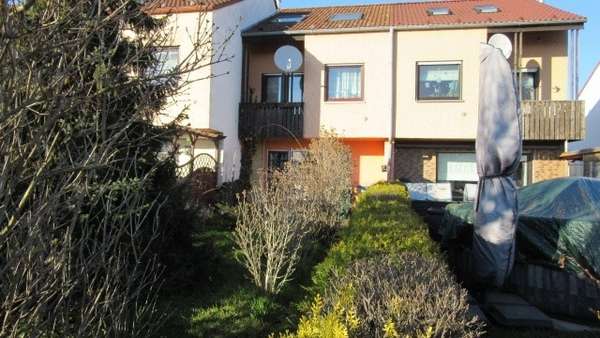 Hausansicht vom Garten Hausansicht vom Garten - Reihenmittelhaus in 06184 Kabelsketal mit 109m² kaufen