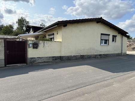 Straßenansicht 1 Straßenansicht 1 - Einfamilienhaus in 06268 Querfurt mit 140m² kaufen