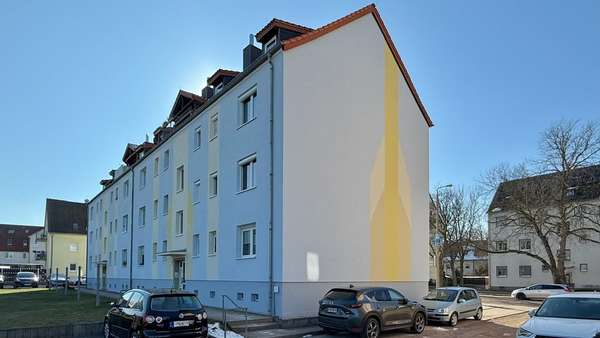 Seiten- und Rückansicht - Etagenwohnung in 06118 Halle mit 49m² kaufen