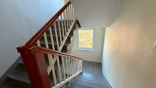 Blick ins Treppenhaus - Etagenwohnung in 06118 Halle mit 49m² kaufen