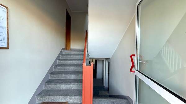 Hauseingangsbereich - Etagenwohnung in 06118 Halle mit 49m² kaufen