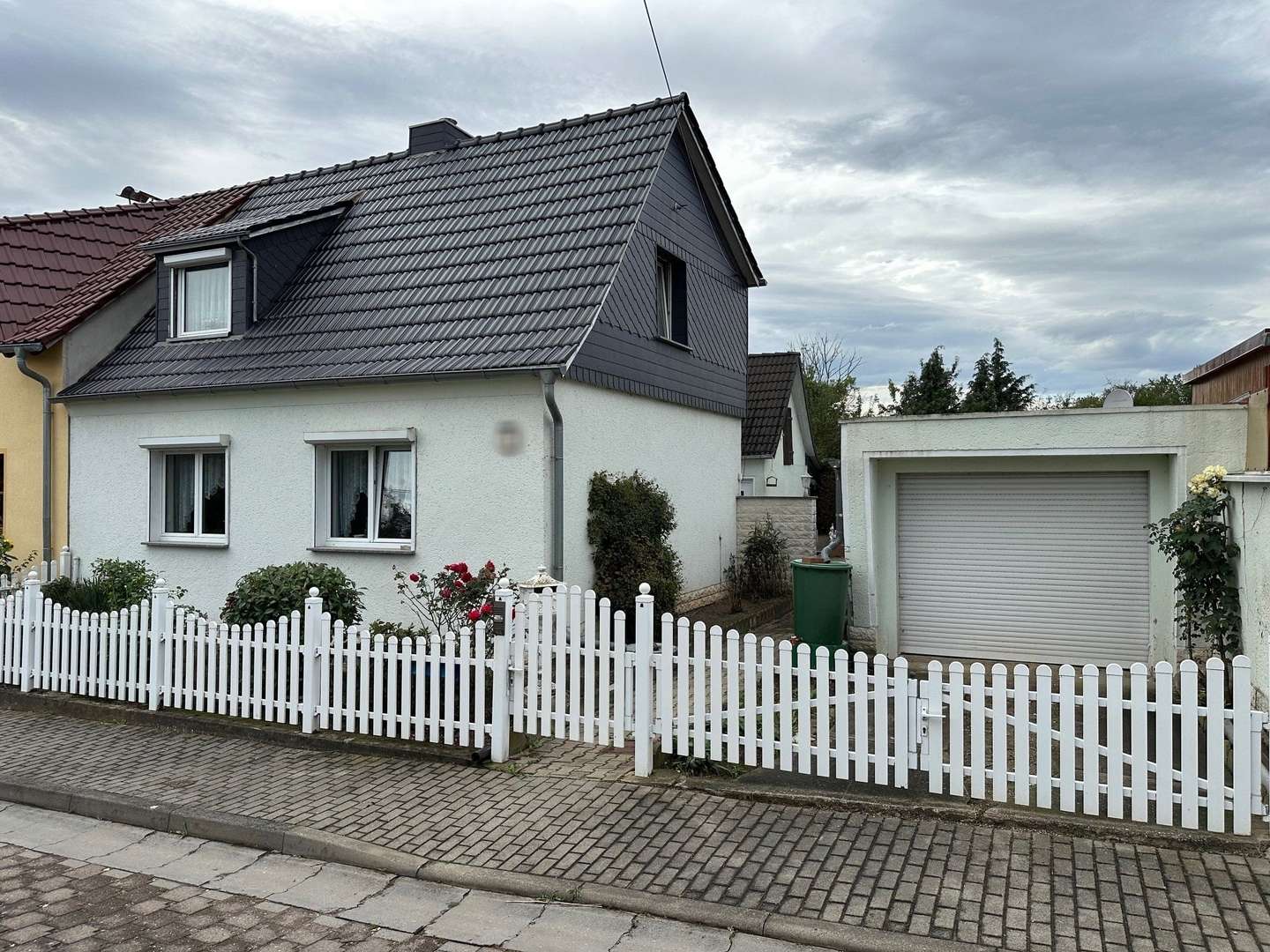 Doppelhaushälfte - Straßenansicht Doppelhaushälfte - Straßenansicht - Doppelhaushälfte in 06632 Gröst mit 135m² kaufen