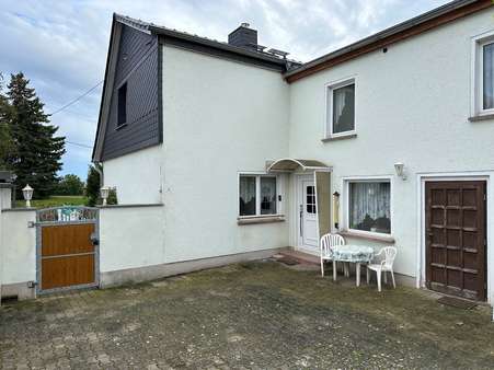 Doppelhaushälfte mit Anbau - Hofansicht Doppelhaushälfte mit Anbau - Hofansicht - Doppelhaushälfte in 06632 Gröst mit 135m² kaufen