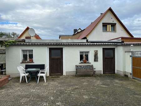 Hof und Garage Hof und Garage - Doppelhaushälfte in 06632 Gröst mit 135m² kaufen