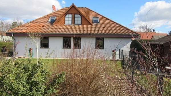 Hausansicht vom Garten - Bungalow in 06188 Landsberg mit 165m² kaufen