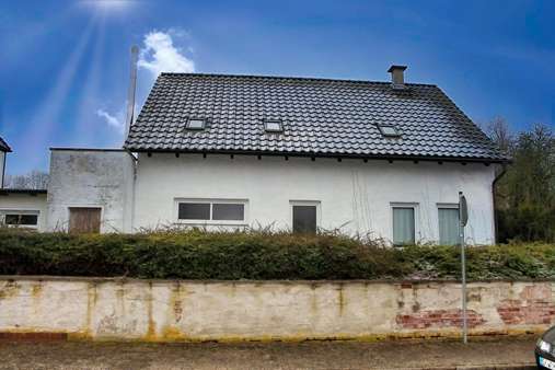 Vorderansicht - Einfamilienhaus in 06237 Leuna mit 175m² kaufen