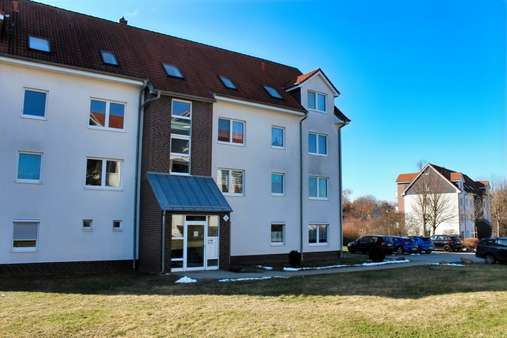 Vorderansicht - Etagenwohnung in 06237 Leuna mit 70m² als Kapitalanlage kaufen