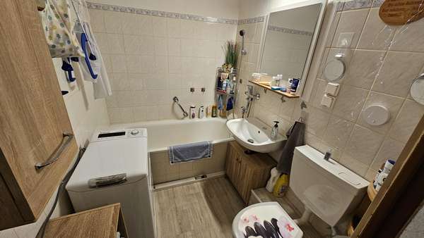 Bad - Erdgeschosswohnung in 06132 Halle mit 49m² kaufen