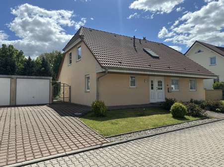 Straßenansicht 2 - Einfamilienhaus in 06268 Querfurt mit 164m² kaufen