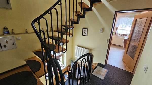 Flur im OG - Maisonette-Wohnung in 06120 Halle mit 107m² kaufen