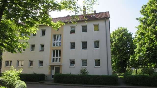 Hausansicht gesamt - Erdgeschosswohnung in 06130 Halle mit 63m² kaufen