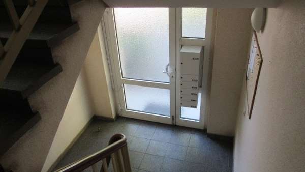 Hauseingang - Erdgeschosswohnung in 06130 Halle mit 63m² kaufen